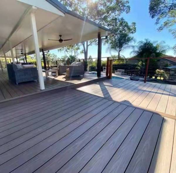 Hot Sales Customized Outdoor Skin-Friendly Co-Extrusion Wpc Hollow Decking/Engineering Flooring