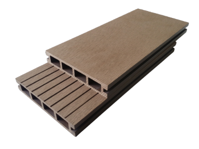 Piattaforma composita in legno di plastica grigia antiscivolo con superficie scanalata