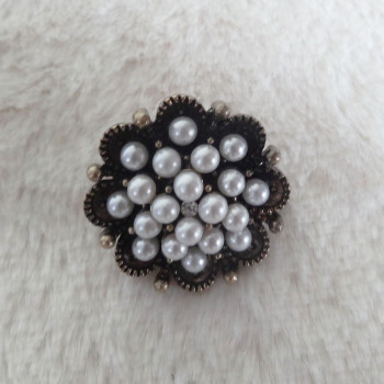 Round Flower Shape Pearls Brooch