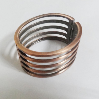 Hollow-out Women's Bangle