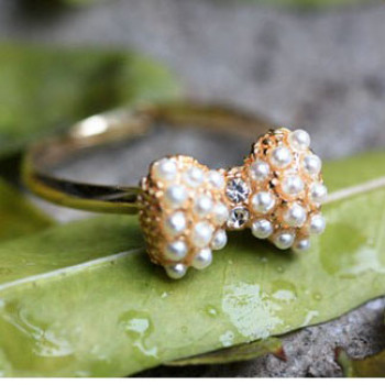 Tiny Gold Ring With Bow