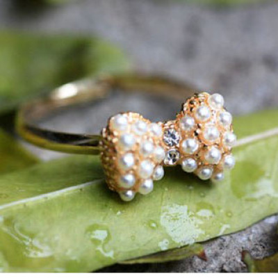 Tiny Gold Ring With Bow