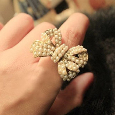 Pearl Ring With Bow