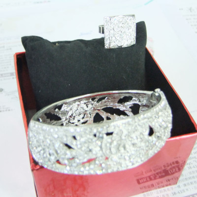 [Free Shipping] Shiny  Fashion Alloy Bracelet And Ring  With Rhinestones