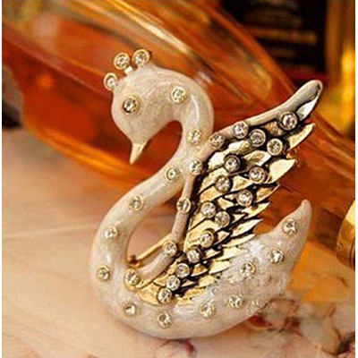 Free shipping The  Swan Lake exquisite diamond brooch pendant dual-use elegant White Swan brooch