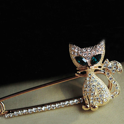Free shipping The Korean jewelry Crystal gazing lovely green-eyed kitten diamond brooch pin windbreaker buckle corsage