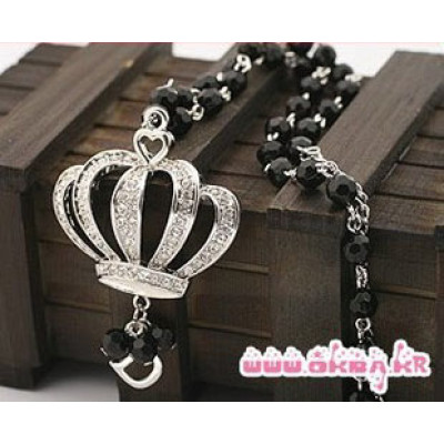 Free shipping  Hot full diamond silver openwork crown letter D black beads Long Necklace Pendant with tassel