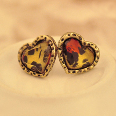 [Free Shipping] European and American style jewelry retro fashion personality small leopard peach heart earrings