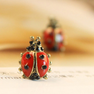[ Free Shipping] Fashion Jewelry Wholesale Retro Sweet And Cute The Wild Little Pearl Ladybug Earrings