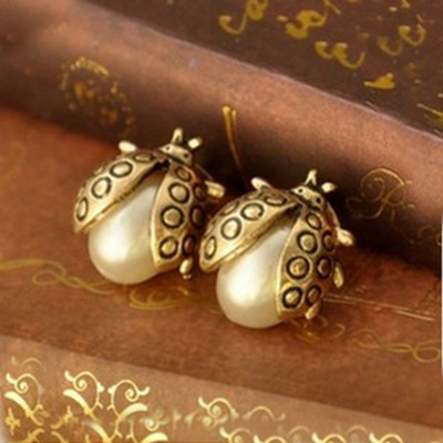 [ Free Shipping] European And American Retro Sweet, Cute Wild Little Pearl The Ladybug Earrings
