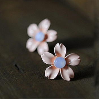 [ Free Shipping]  Jewelry Wholesale Of The New Star Wear Love Five Leaves And Flowers Of Diamond Stud Earrings