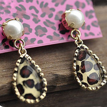 [ Free Shipping] European and American retro style trinkets Leopard pearl  Value two-piece earrings