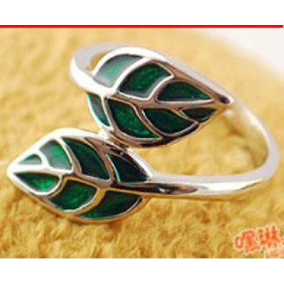 Free shipping Summer fashion essential natural smell lovely green Ladies Ring