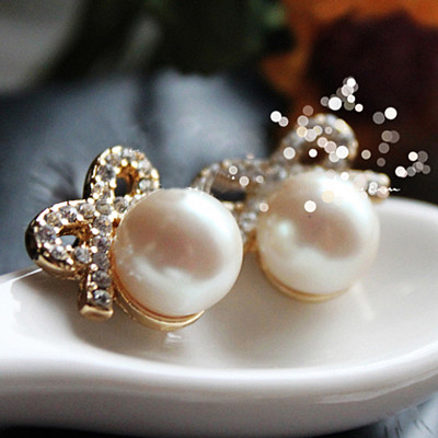 [ Free Shipping ] Jewelry Wholesale Of The New Elegant And Refined Lady  Drilling Small Bow Pearl Earrings