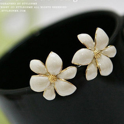 [ Free Shipping ] Sweet Lovely Golden Six-leaf Flower Earrings