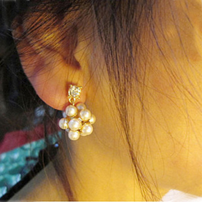 [ Free Shipping ] European And American The Ladies Wind Pearl Controlled Pearl Balls Earrings