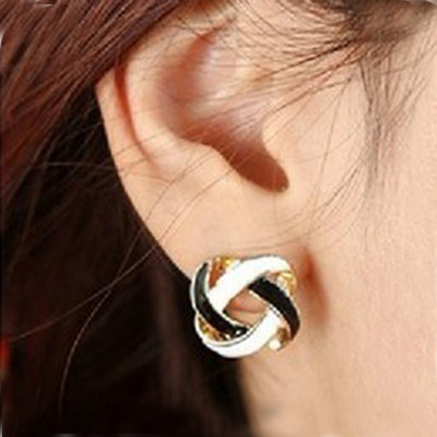 [ Free Shipping ] Jewelry Wholesale New Fashion Retro Simple Hollow Black And White Color Earrings