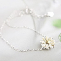 [Free Shipping]The HL07501 Korean jewelry Petty's favorite fresh minimalist daisy flower bracelet 6g