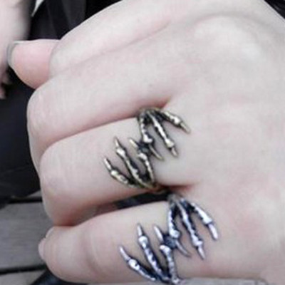 [Free Shipping]M40241 jewelry wholesale European and American retro hot explosion models punk rock Trachypenaeus Ring Ring female