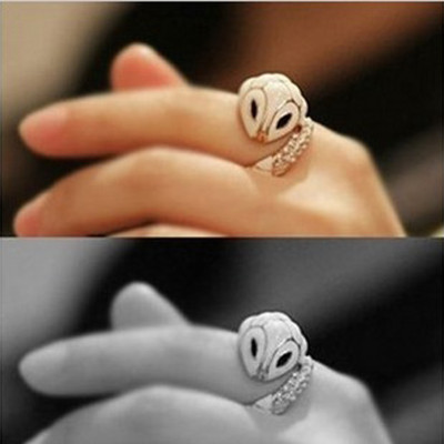 [Free Shipping]The M40100 Korean imported jewelry elegant small white snake ring enamel drop of oil diamond ring 8g