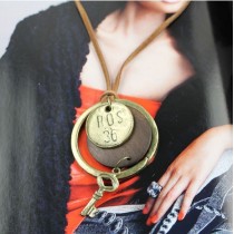 Free shipping  Fashion gifts of Japan and Korea fashion retro sweater chain necklace gift