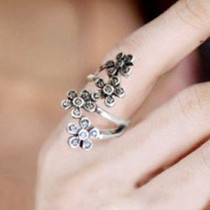 [Free Shipping]M40115 jewelry wholesale Europe and America Ring Retro flowers fashion female Ring Ring 7g