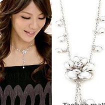 [Free Shipping]HL32807 Korean jewelry wholesale fashion the sweet lovely camellia crystal necklace sweater chain female 8g