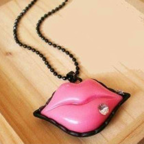 [Free Shipping]The HL34307 South Korea's foreign trade jewelry wholesale flash drill sexy lips necklace sweater chain 2010 new 38g