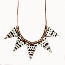 [Free Shipping]HL31007 IT Port taste of the big European and American star models walking down the catwalk black and white the geometric triangles wild necklace pendant