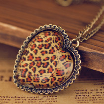 [Free Shipping]HL23007 the retro jewelry peach heart of Europe and the United States Leopard glass slice necklace female 24g