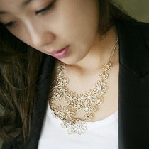 [Free Shipping]HL05107 small Korean jewelry wholesale happiness spilled a neck and a shoulder --- artless flower necklace 13g