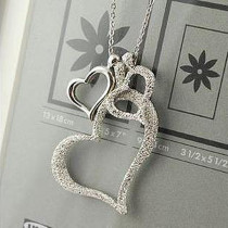 [Free Shipping]HL10307 Korean fashion personality trinkets three frosted peach heart necklace sweater chain female 16g