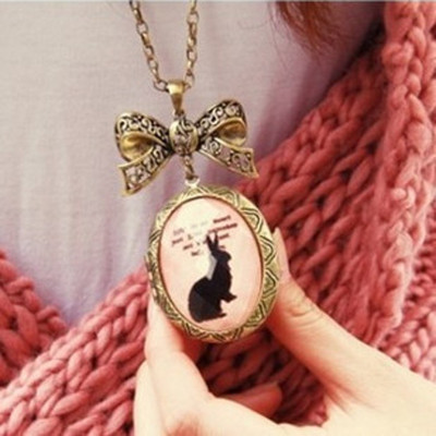 [Free Shipping]HL27607 European and American retro jewelry bronze necklace sweater chain do the old bow cyclamens phase box female 15g