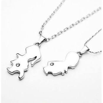 [Free Shipping] Valentine Recommended - couple necklace - childhood sweethearts