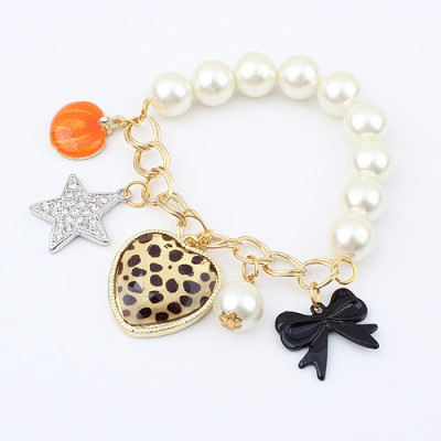 [Free Shipping] European and American fashion pearl leopard peach heart Bracelet