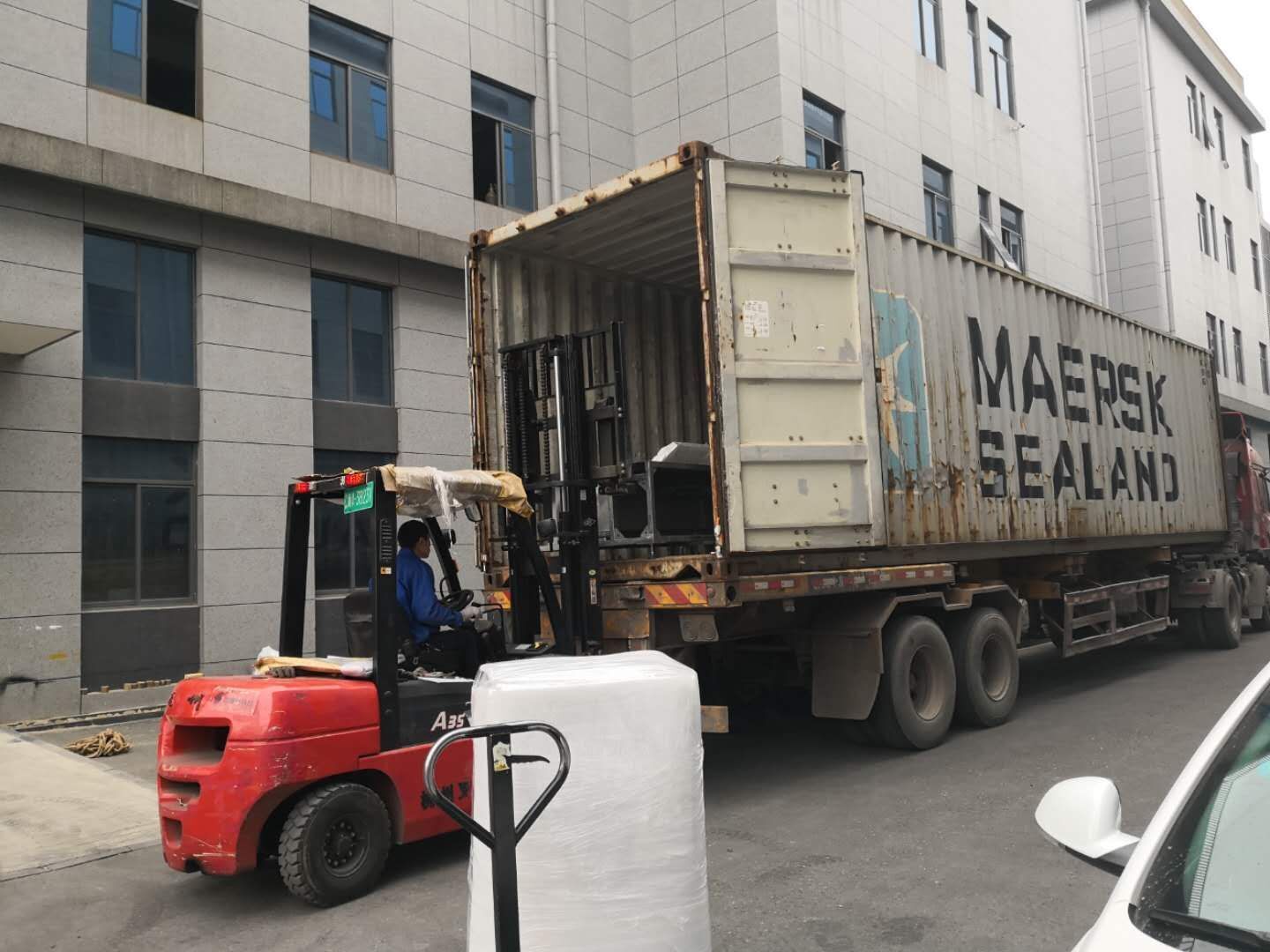 delivery of automatic powder coating booth