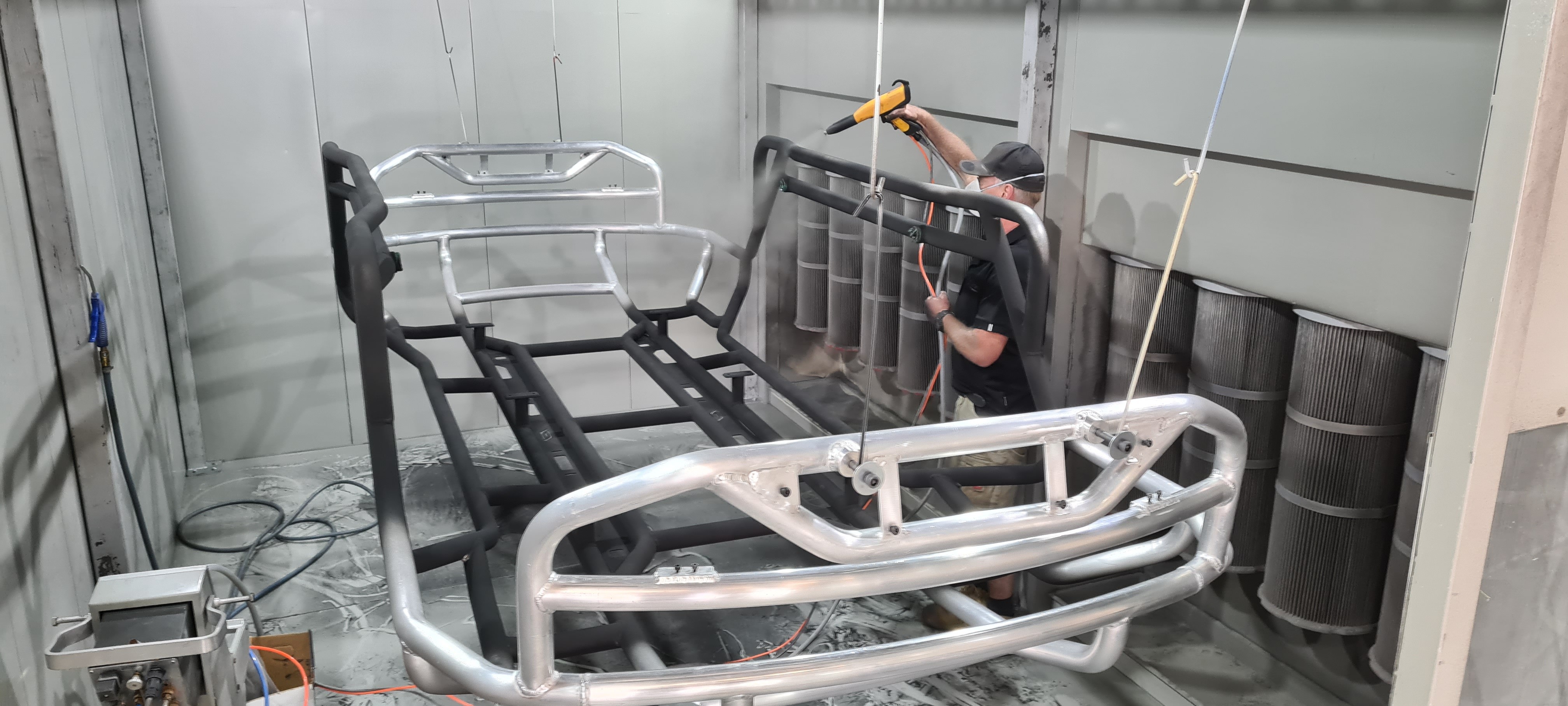 Customized Manual Powder Coating Line for Complex Workpieces