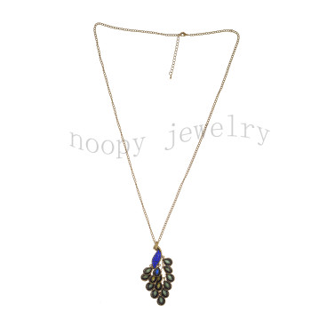 fashion sapphire stone moveable peacock necklace