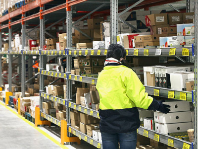 RFID technology applied in a warehouse and logistics