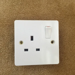 1 gang socket outlet 13A switched
