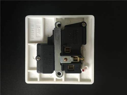1 gang socket outlet 13A switched with neon