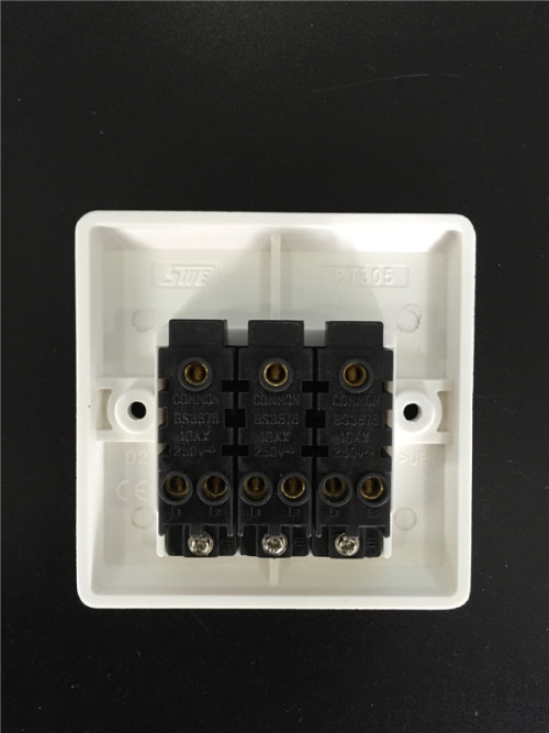 3 Gang Plate Switch 10AX 250V