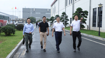 富阳区副区长高飞到鸿世电器走访调研