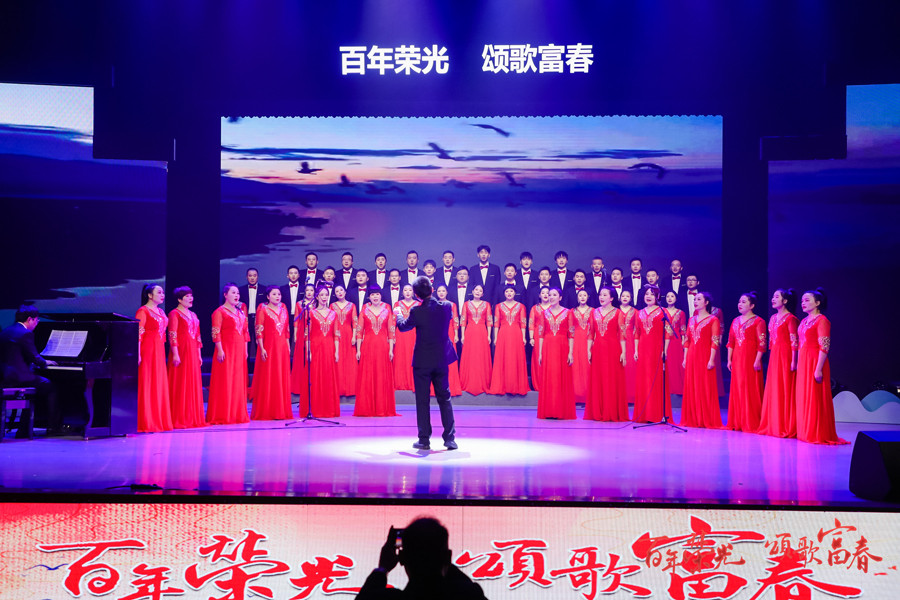 Hongshi Electrical Choir once again “Lights up”