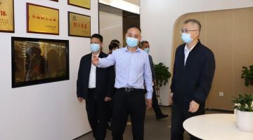 杭州市總工會黨組書記、常務(wù)副主席鄭榮新到鴻世電器走訪調(diào)研