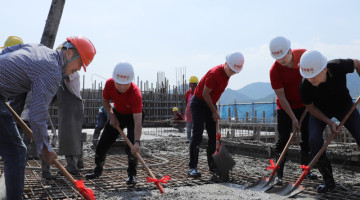 激动!鸿世员工宿舍楼顺利结顶
