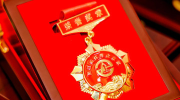 鸿世电器董事长刘金贤荣获 第二十三届“浙江省优秀企业家”称号