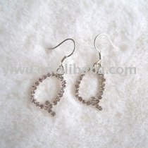 Q letter shaped rhinestone earrings