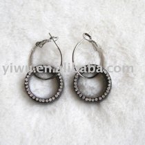 Circle shaped rhinestone earrings