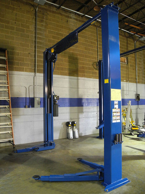 Clear plate double post hydraulic lift